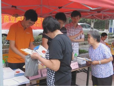 普及法律知識(shí) 宣傳司法社工——東城司法社工助力社工日集中宣傳活動(dòng)